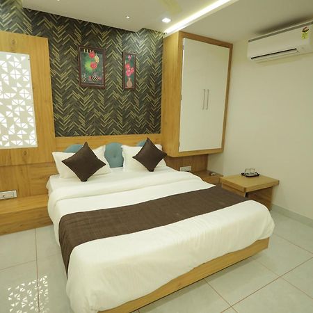 Hotel Rk Fortune Ahmedabad Buitenkant foto