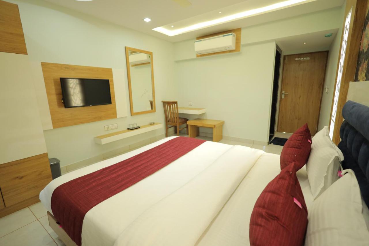 Hotel Rk Fortune Ahmedabad Buitenkant foto