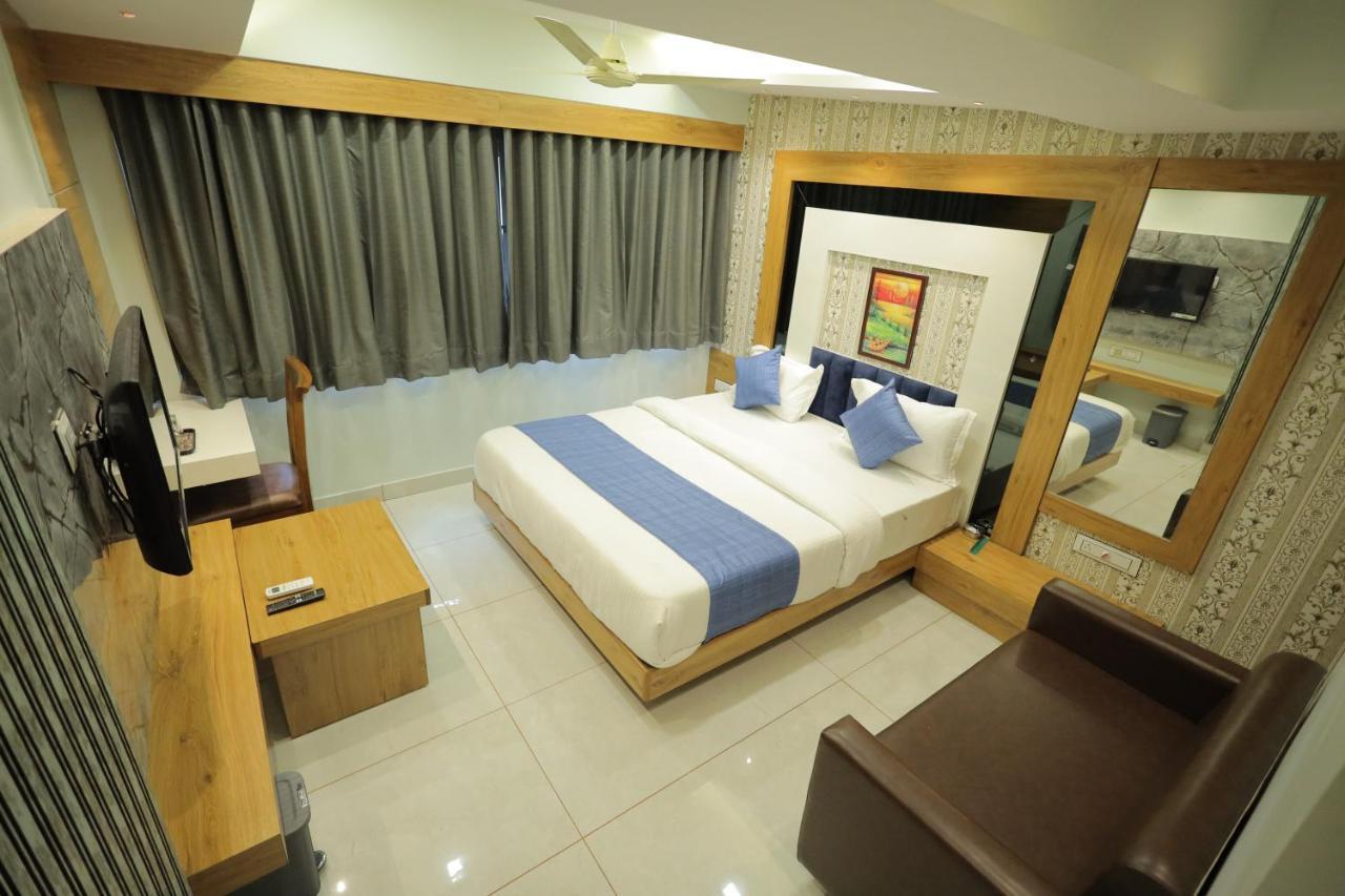 Hotel Rk Fortune Ahmedabad Buitenkant foto