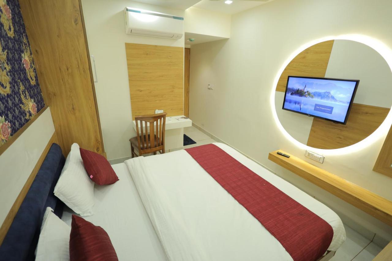 Hotel Rk Fortune Ahmedabad Buitenkant foto
