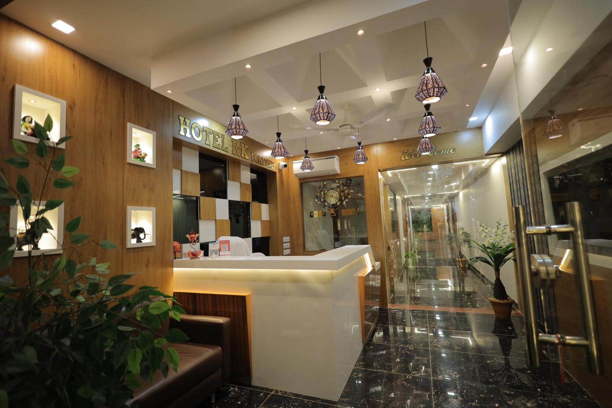 Hotel Rk Fortune Ahmedabad Buitenkant foto